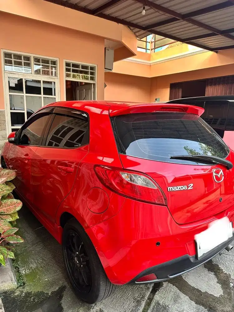 Mazda 2 type R merah