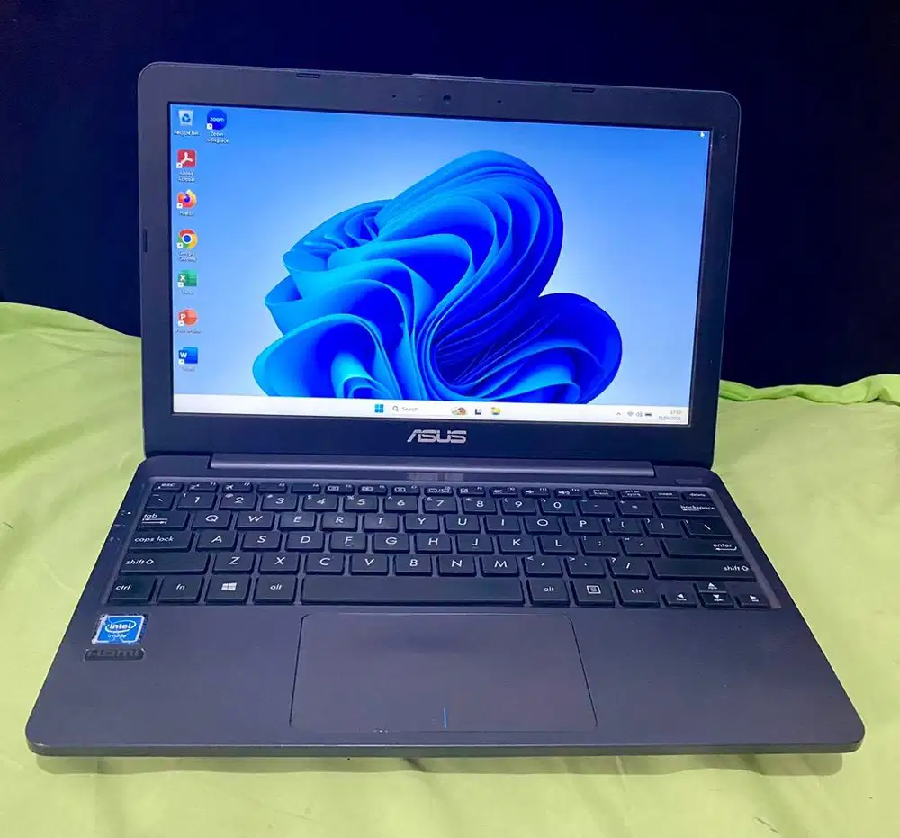 Laptop asus 11 sudah ssd