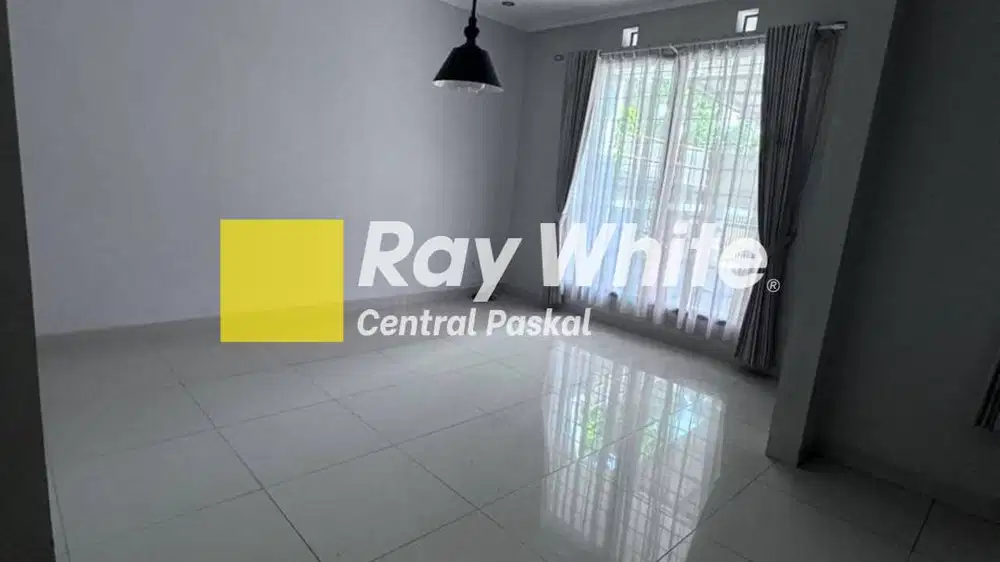 Rumah di Kawasan Elit Setraduta Kota Bandung