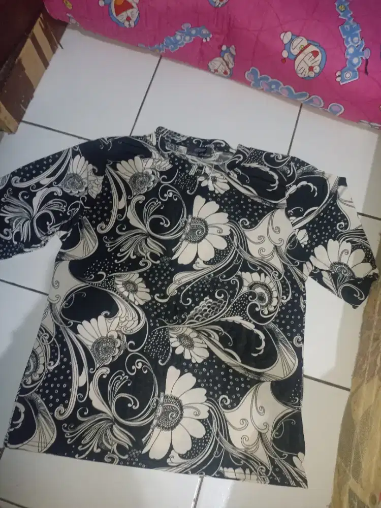 Baju pendek berbahan katun