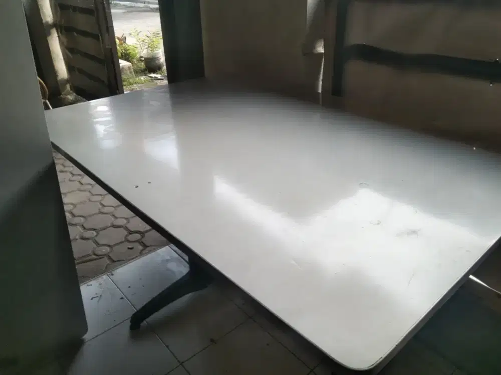 meja makan tanpa kursi