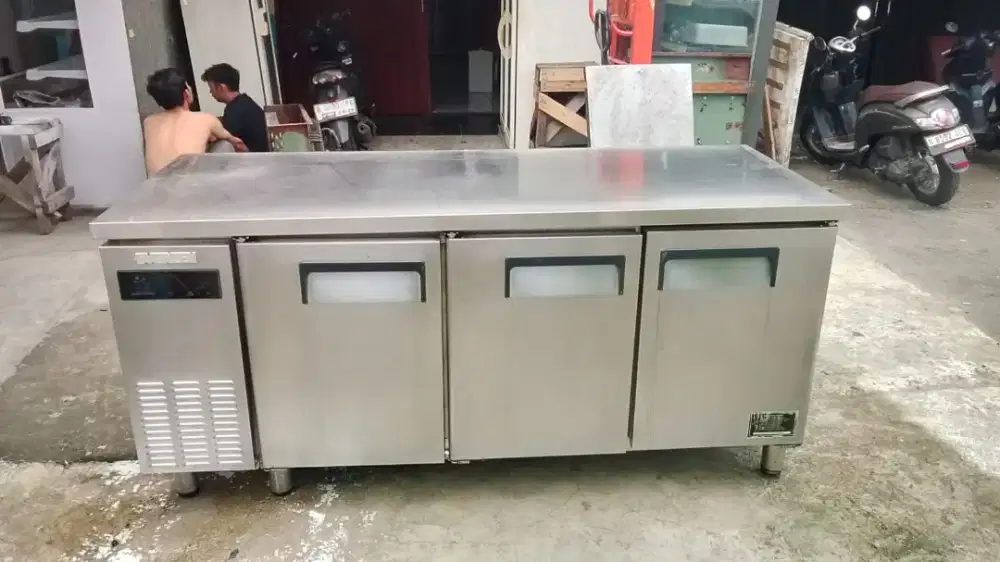 Undercounter Chiller 3 Pintu Bekas 180 cm