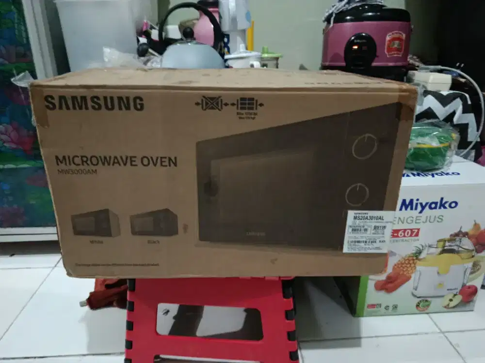 MICROWAVE OVEN SAMSUNG MW3000AM