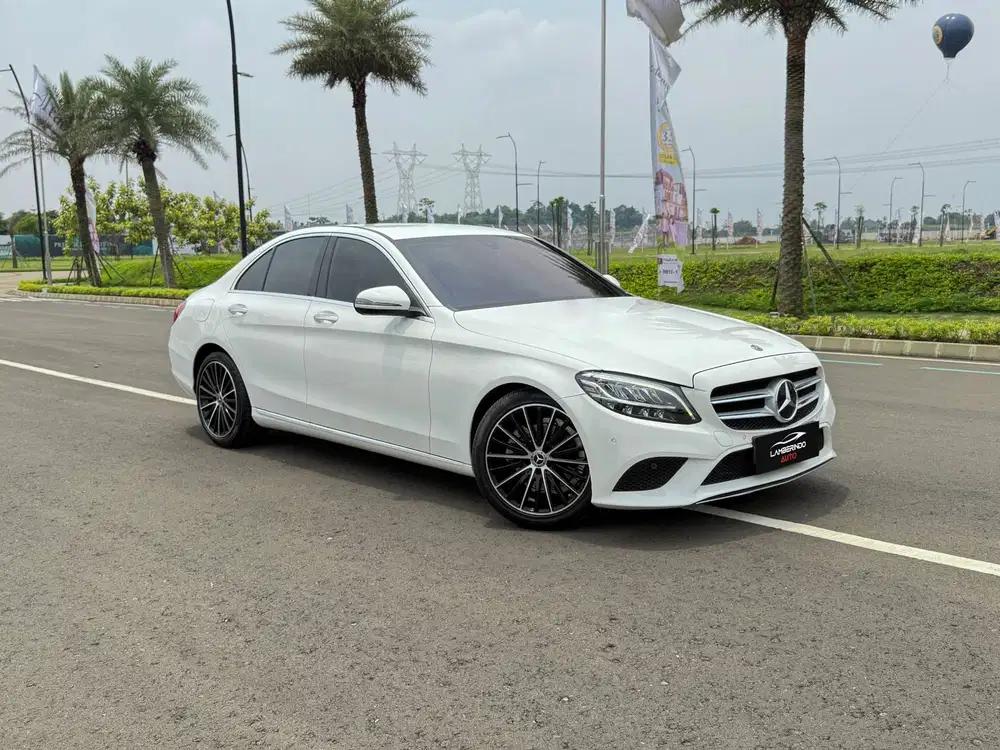 MERCEDES BENZ C200 EQ BOOST 1.5 TURBO 2019 PUTIH KM ANTIK 13RB !!
