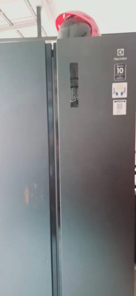 Electrolux ESE5401A Kulkas side by side UltimateTaste 528L *SECOND*