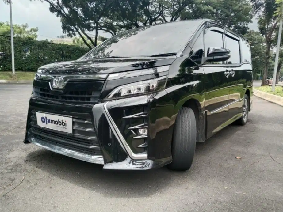 LOW DP Toyota Voxy 2.0 Bensin-AT 2019 TBZ