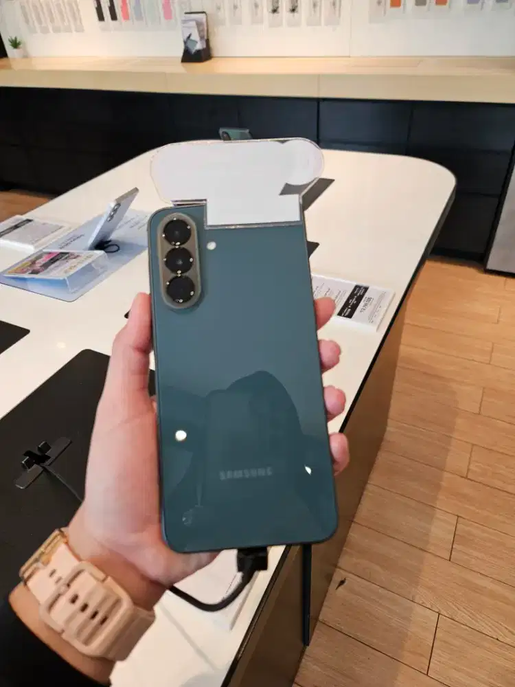 NEW SAMSUNG GALAXY A57