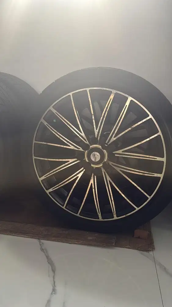 Velg Racing Mobil berserta Ban