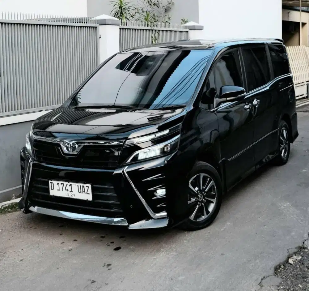 Toyota VOXY 2.0 AT 2019 LowKM 96rb FULL RECORD TOYOTA BANDUNG