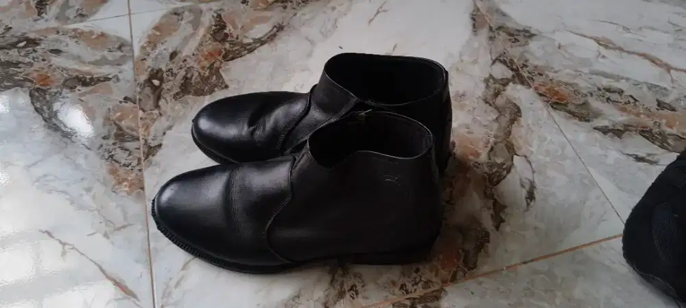 2 Pasang Sepatu Pria Formal dan Casual