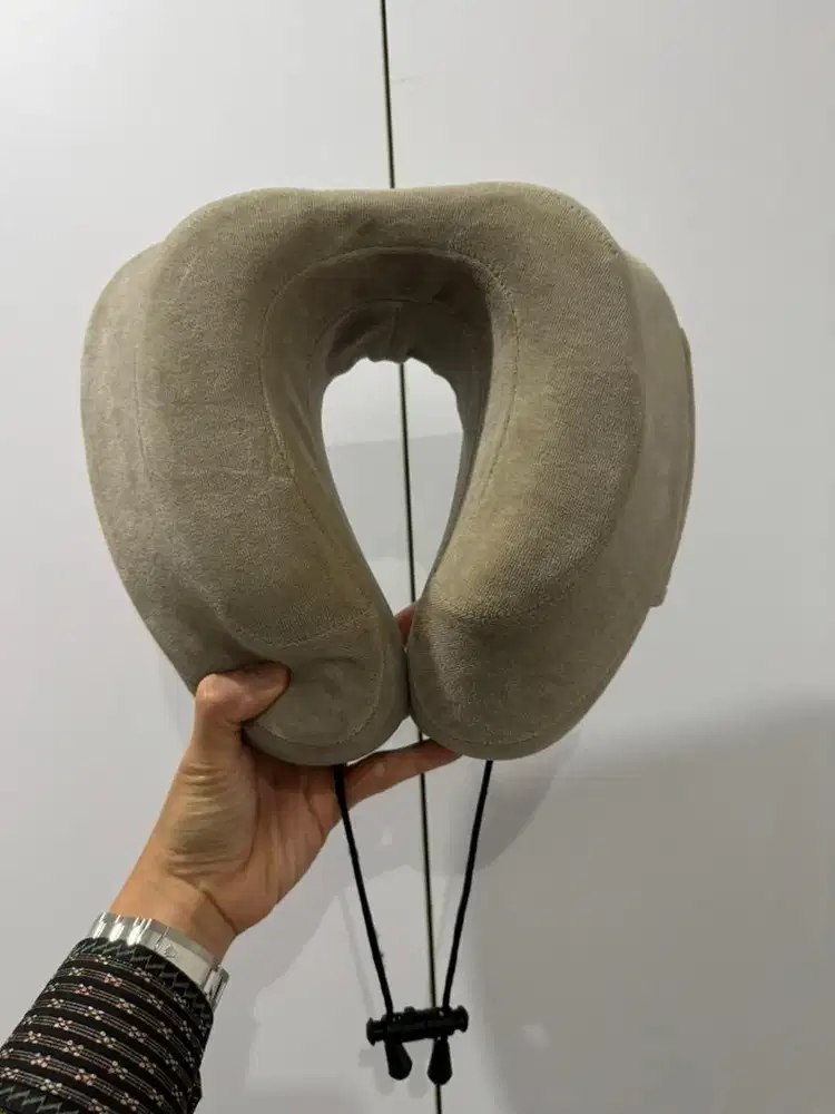 Bantal penyangga kepala Cabeau