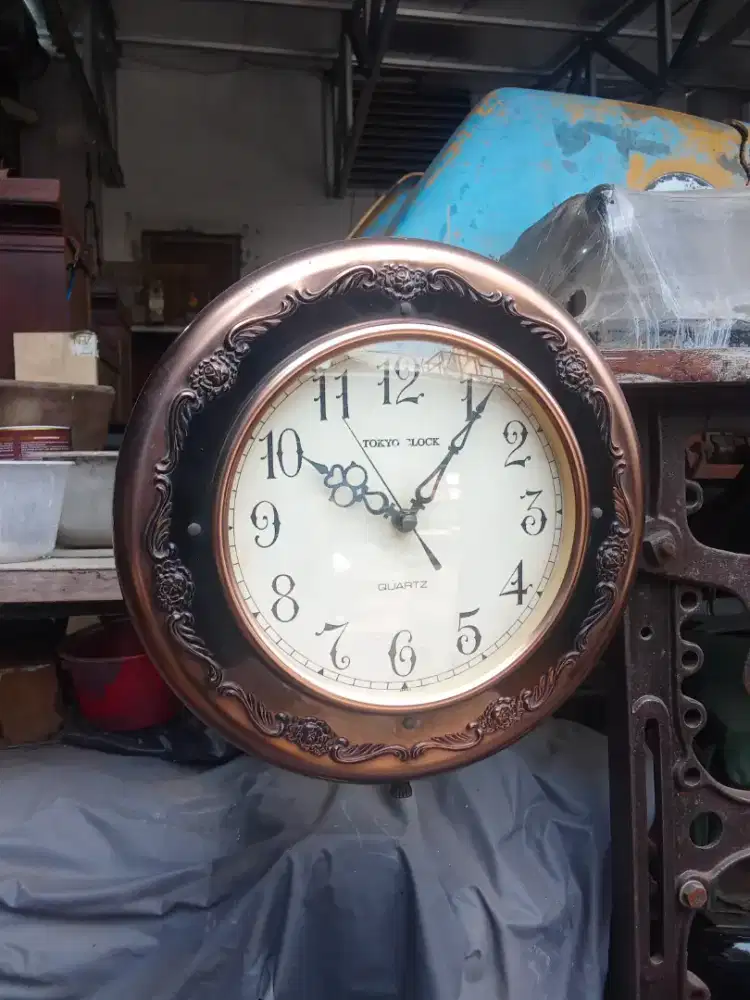 Jam tdinding tansistor TOKYO CLOCK