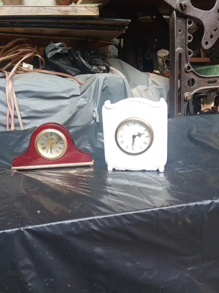 Jam meja antik vintage