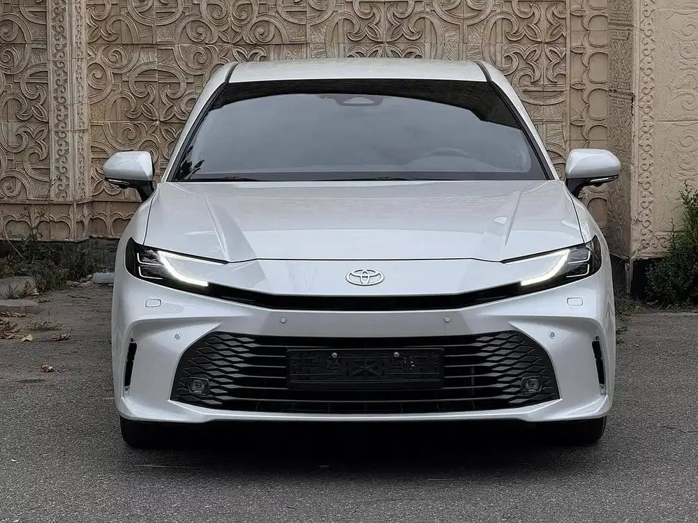 New Camry 2.5 AT Hybrid