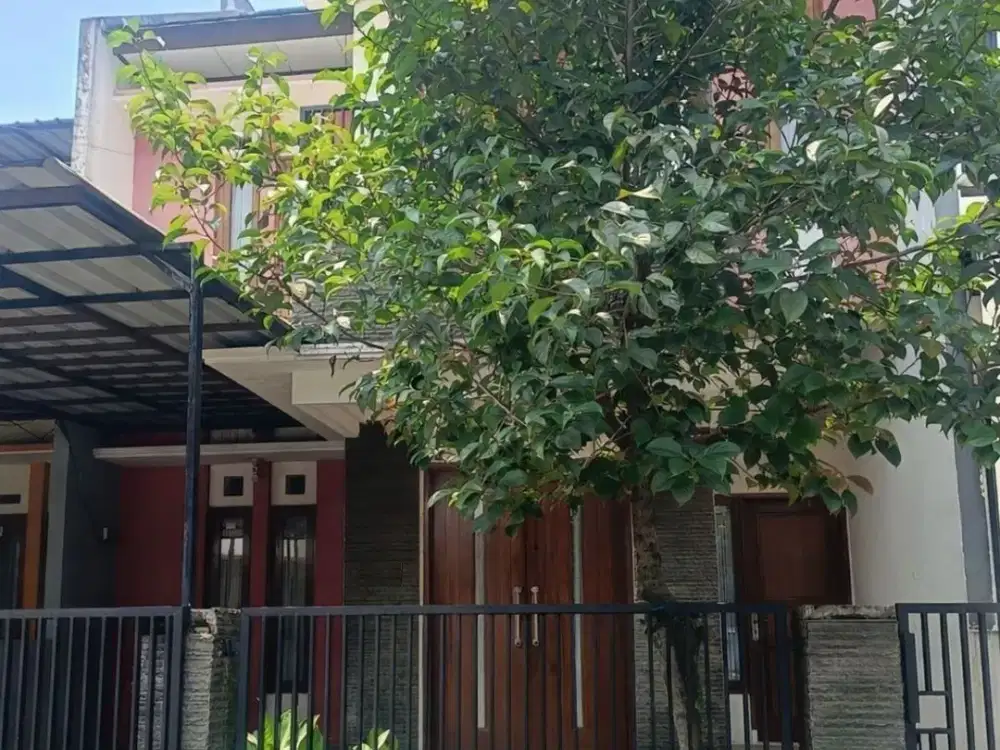 di jual rumah terawat 2 lantai siap huni buah batu regency bandung