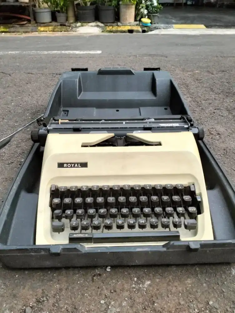 Mesin ketik jadul buat kolektor nih