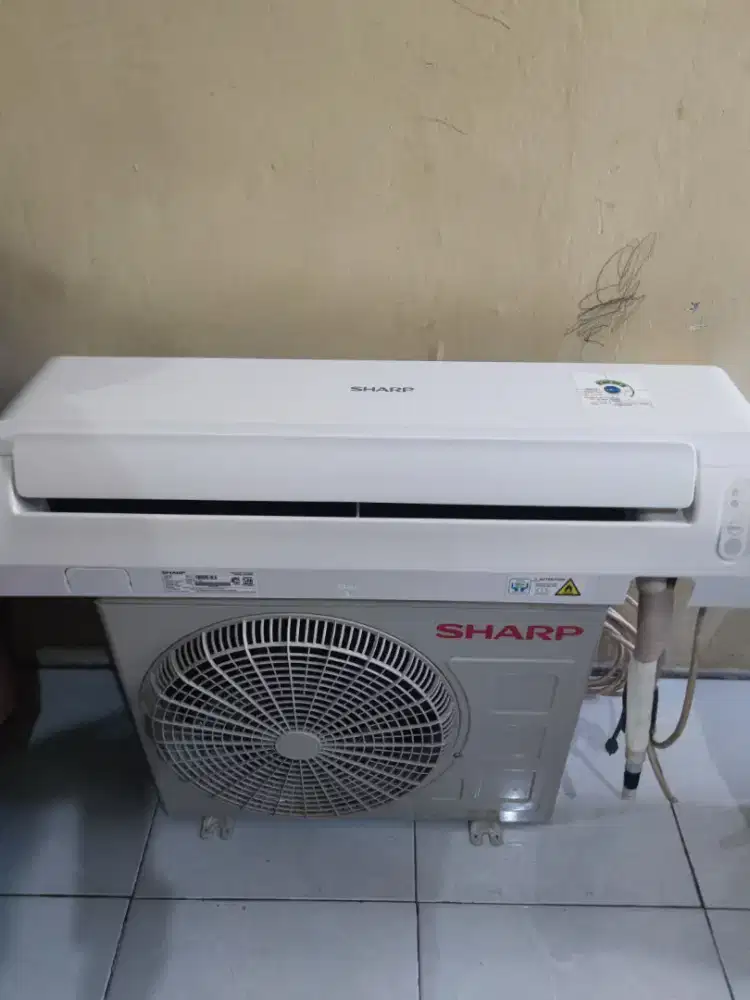 Ac Sharp 1/2pk baru 8 bulan pakai