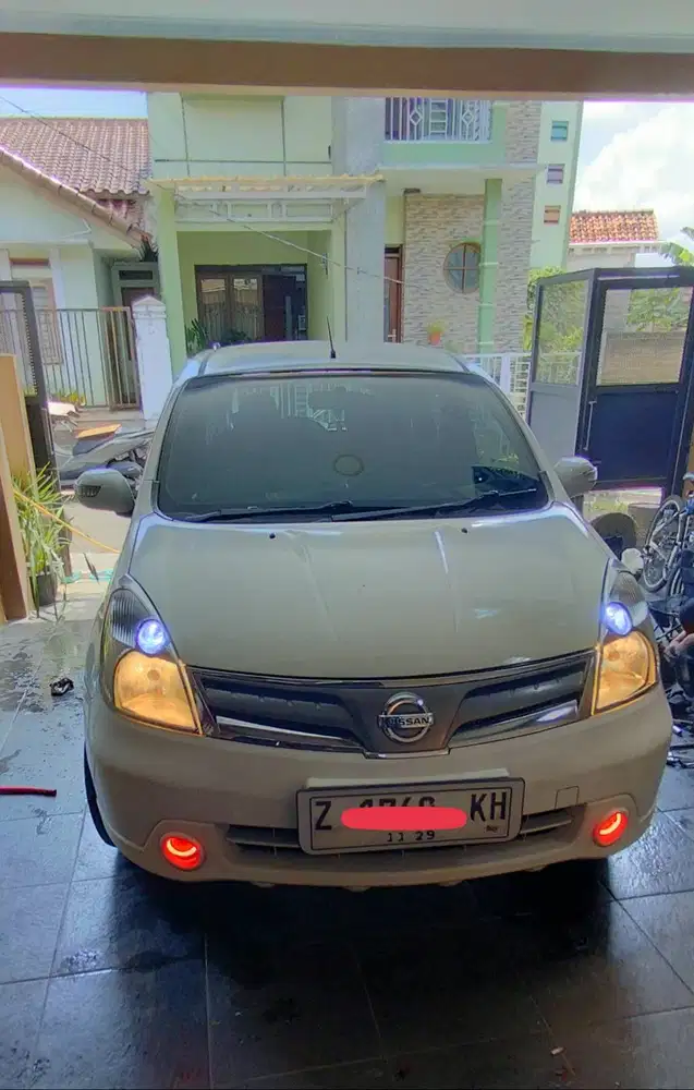 Nissan grand Livina SV (2012) manual