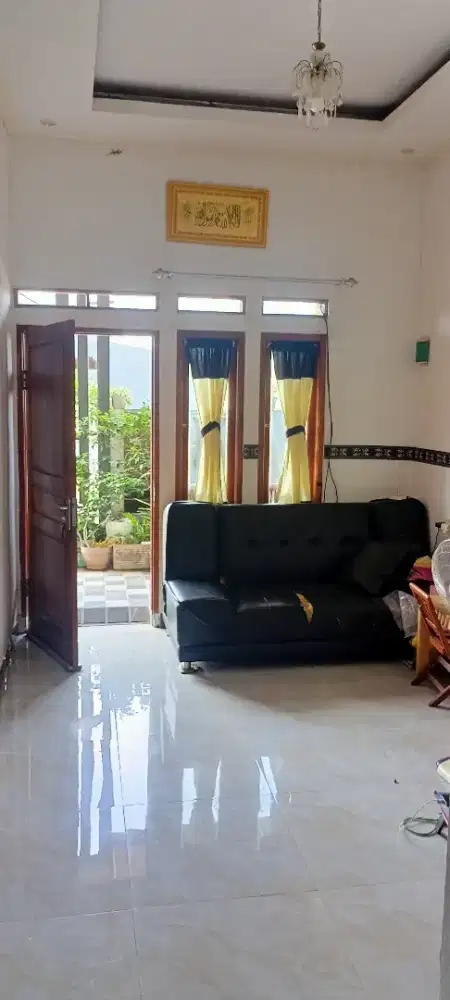 Sofa bed warna hitam busa masih ok empuk