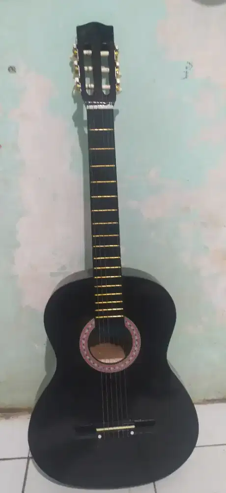 Dijual Gitar yamaha c135