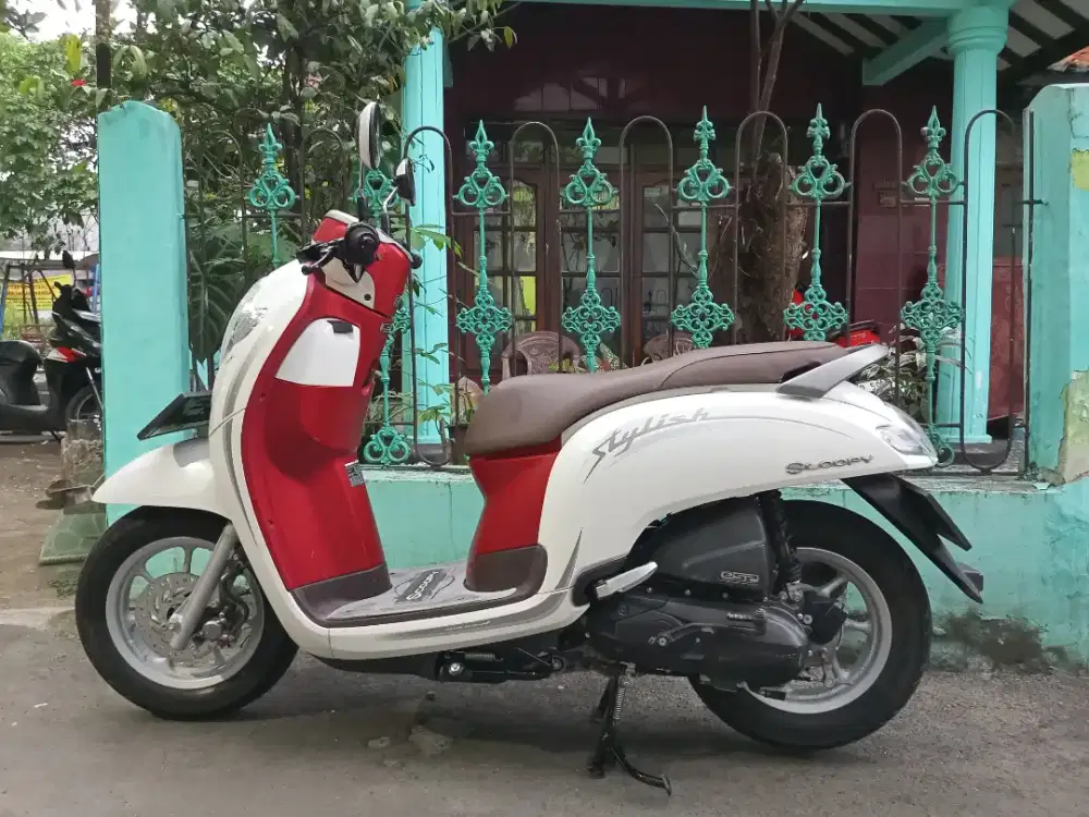 Mulus bagus terawat  siap pakai Honda scoopy tahun 2019