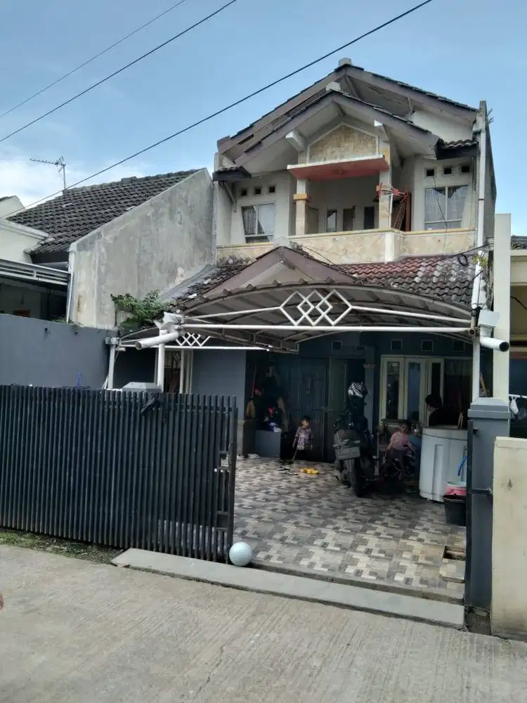 Dikontrakkan rumah 2 lantai Murah