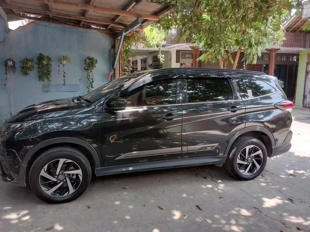Toyota Rush GR Sport Hitam Matic 2021