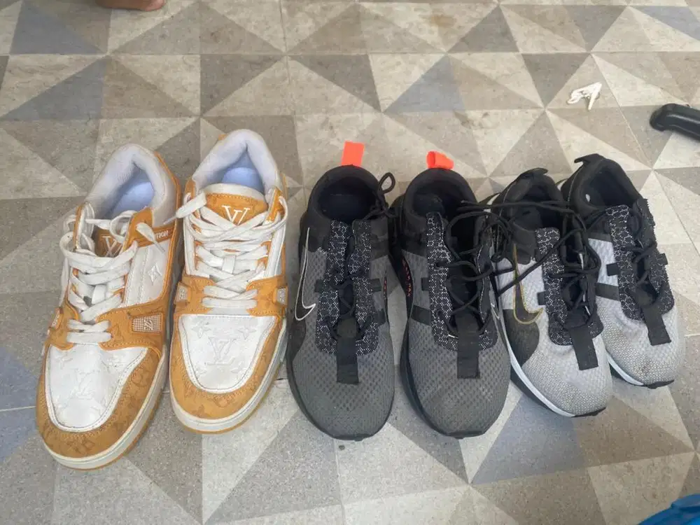 Sepatu jalan like new