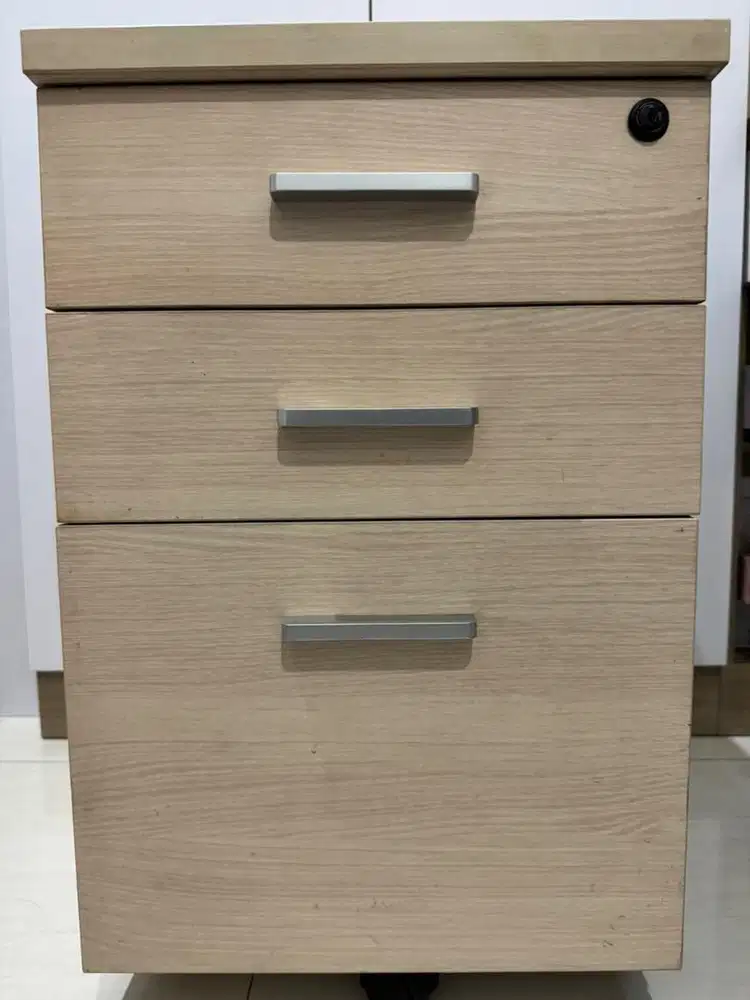 Cabinet 3 rows Informa