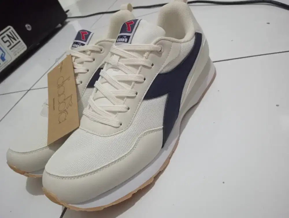 Jual sepatu diadora ori UK 42