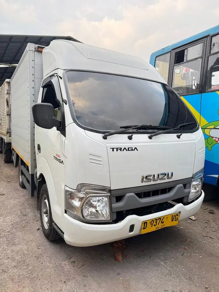 KM 22 RB ISUZU TRAGA BOX ALM TH 2023 PMK 2024 LIKE NEW
