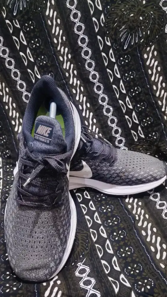 Separu Nike Air Zoom Pegasus 35 Second Ori