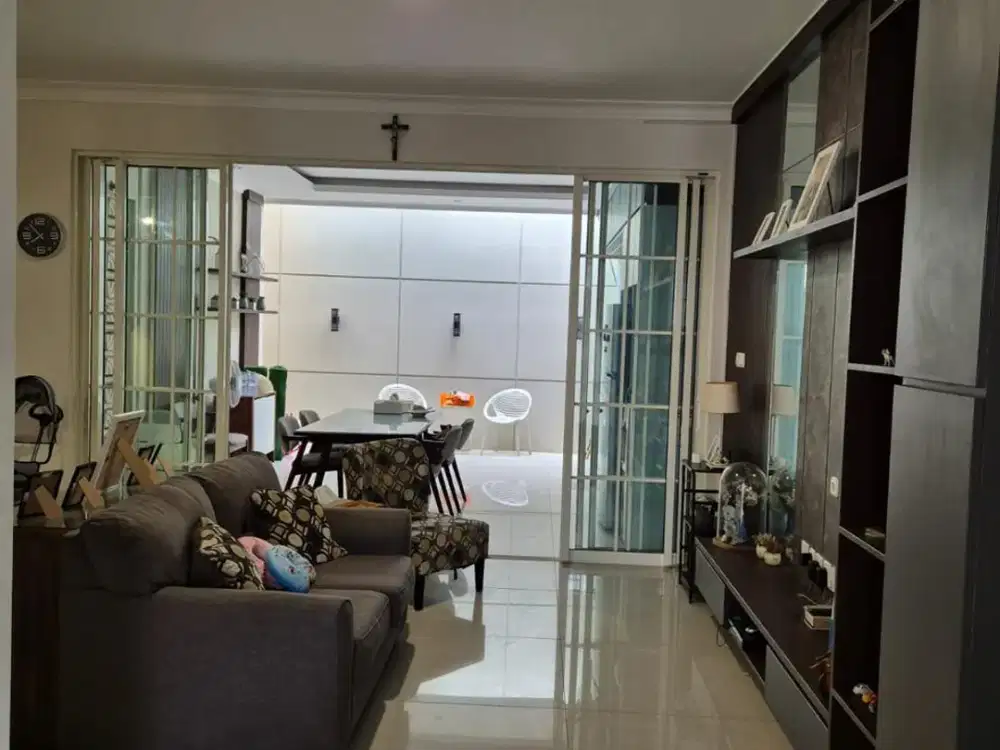 Dijual Hunian 2 Lantai Semi Furnish Super Nyaman dan Terawat Lokasi Strategis di Podomoro Park Cluster Anapuri, Bandung