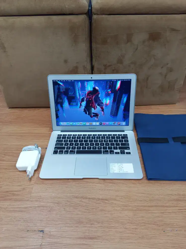 MacBook Air 13 2017 Core i7 / 8 GB / 256 GB