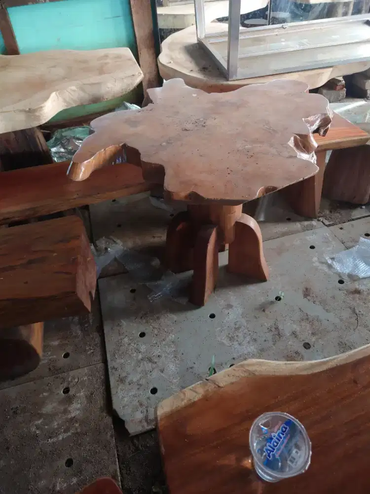 Meja bangku untuk di villa kafe