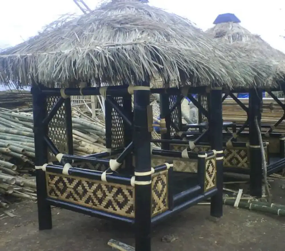 Gazebo/Saung Bambu Minimalis Atap Modern
