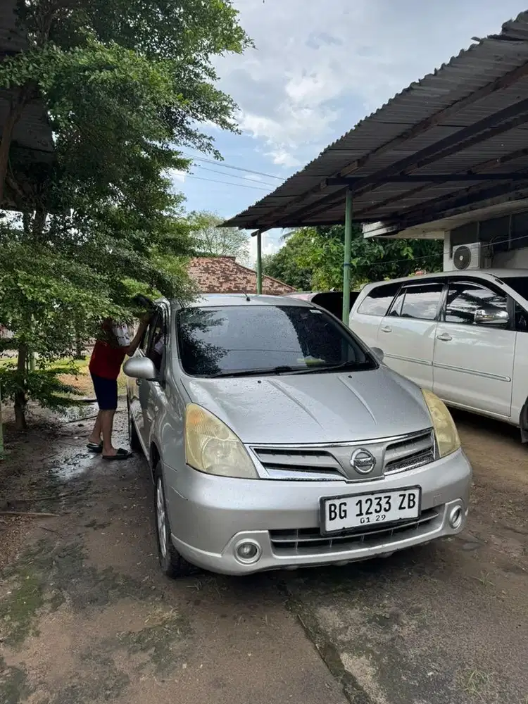 Grand Livina th 2011