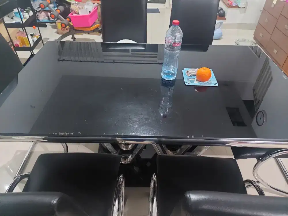 Dijual meja makan 6 Kursi masih bagus gak ada cacat