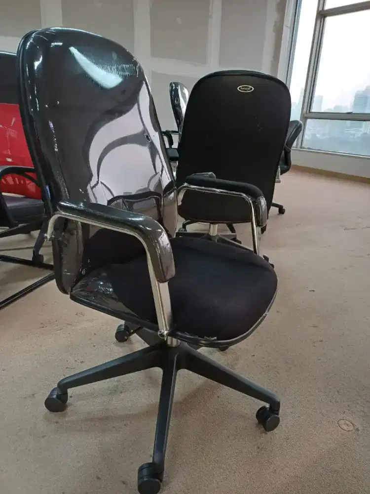 Kursi kantor masih bagus