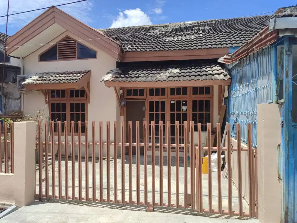 Disewakan pertahun rumah 2 KT 2 KM dekat dengan mal ciputra seraya