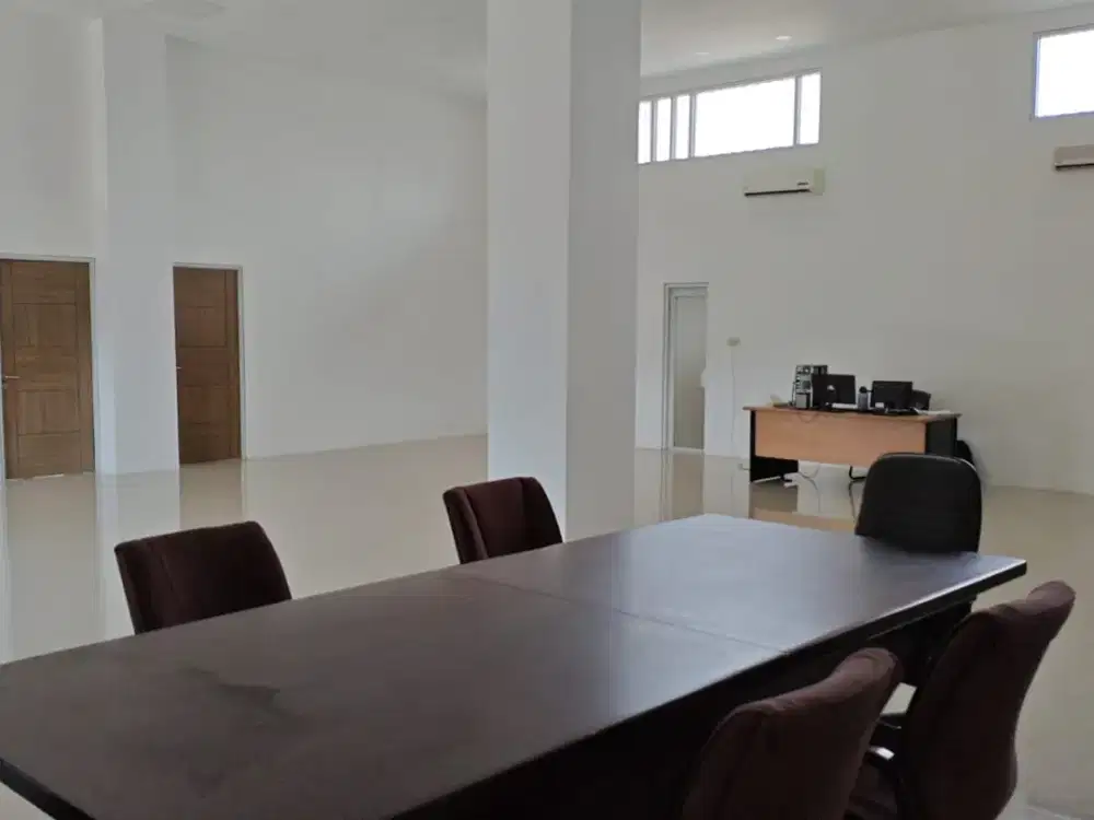 Ruangan Komersil  1 lantai 850m2  di Jalan Utama Pondok Indah, strategis, di pinggir jalan