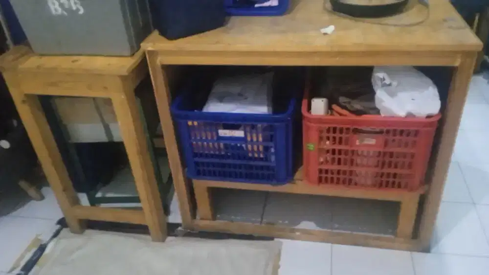 Meja usaha bekas layak pakai sekali