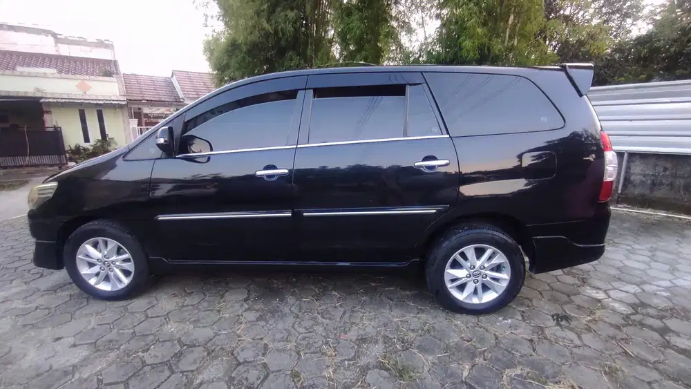 Toyota Kijang Innova 2012 Bensin