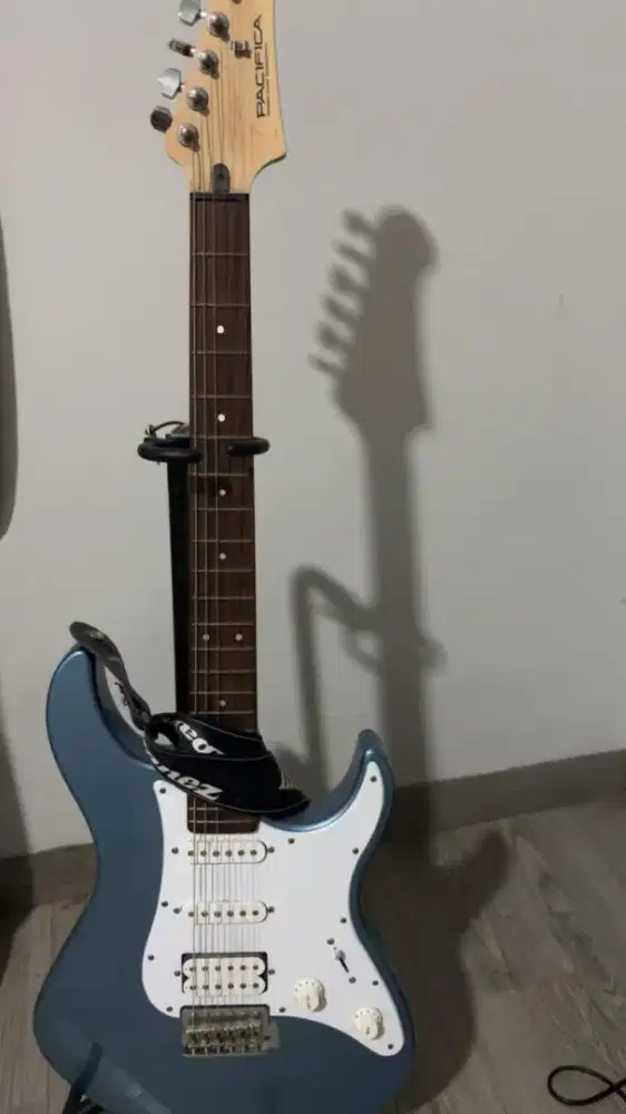 gitar yamaha 112J + ampli GA15II bonus (stand+strap)