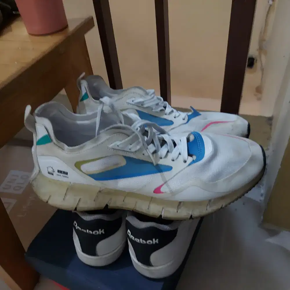 Sepatu REEBOK size 42 dan 43 angkut semua