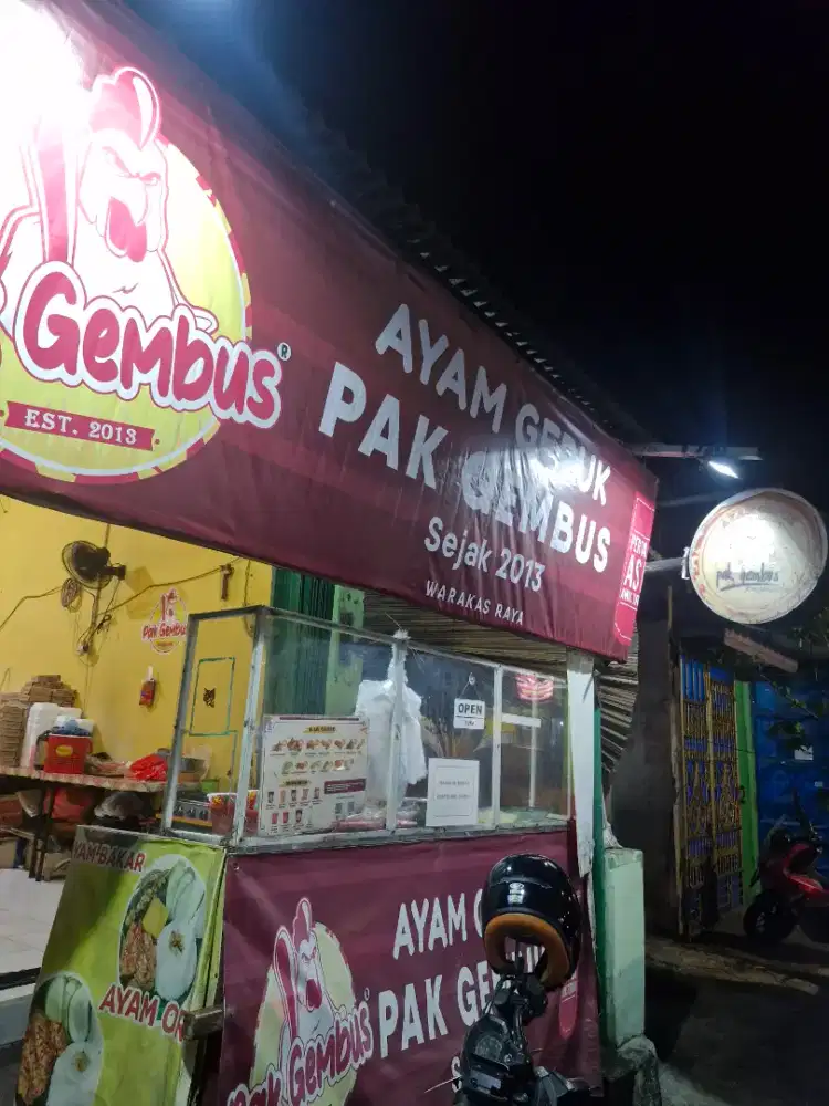 Di butuhkan karyawa  ayam gepuk pak gembus