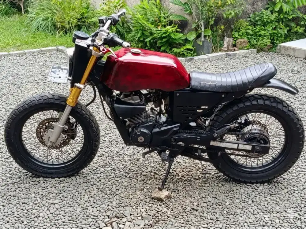 HONDA MEGAPRO CUSTOM TRACKERS
