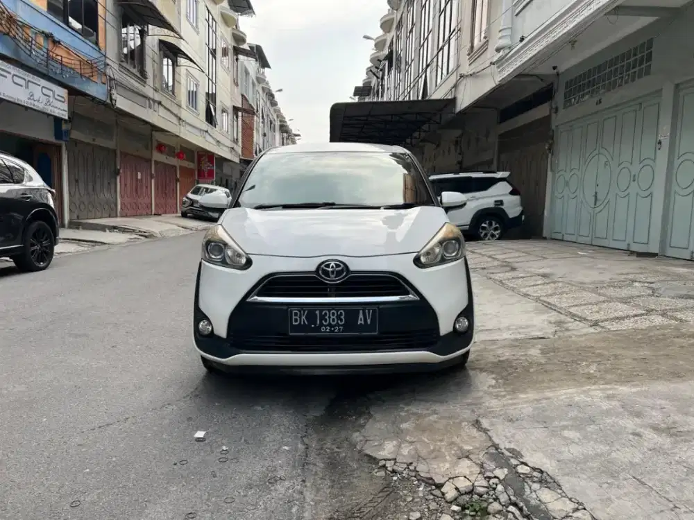 Toyota Sienta 1.5 V matic 2016