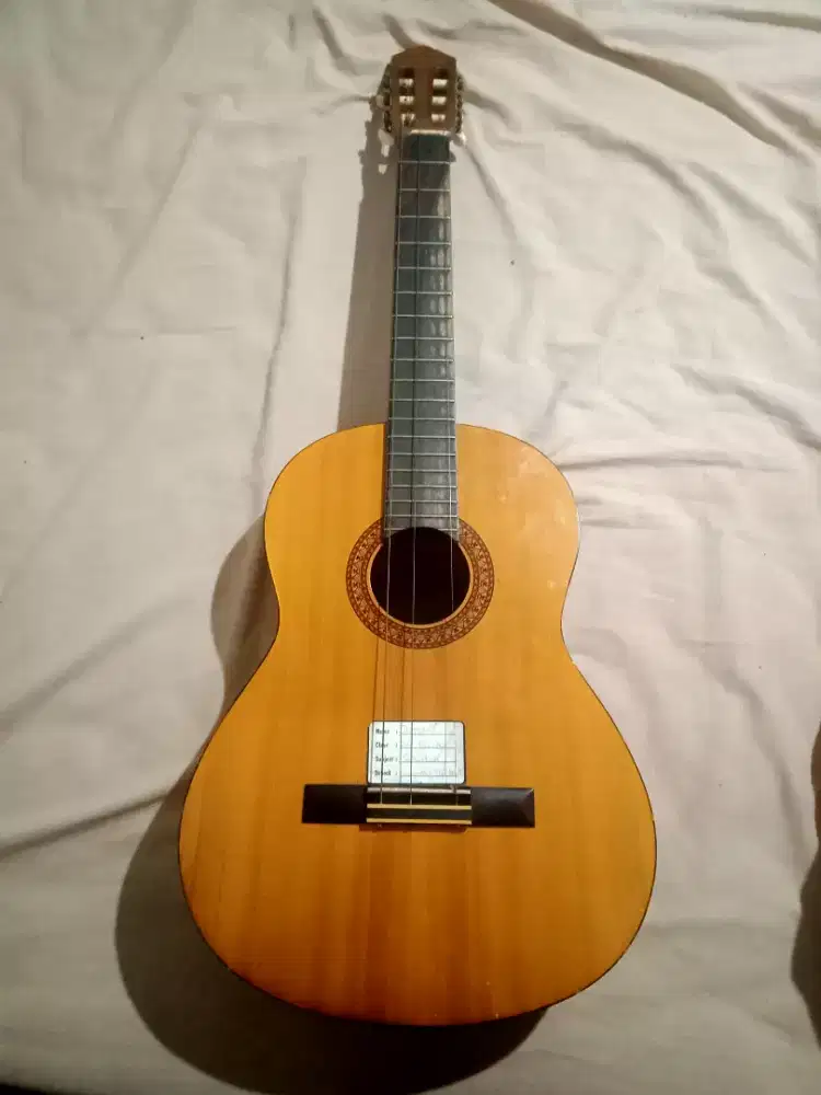 Di jual gitar classic C315