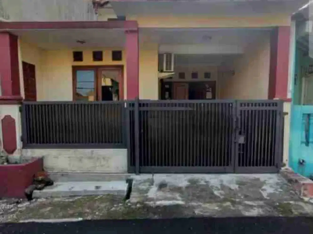 dijual rumah 2 lantai 3 kamar komplek pinggir jalan ciomas dekat stasiun